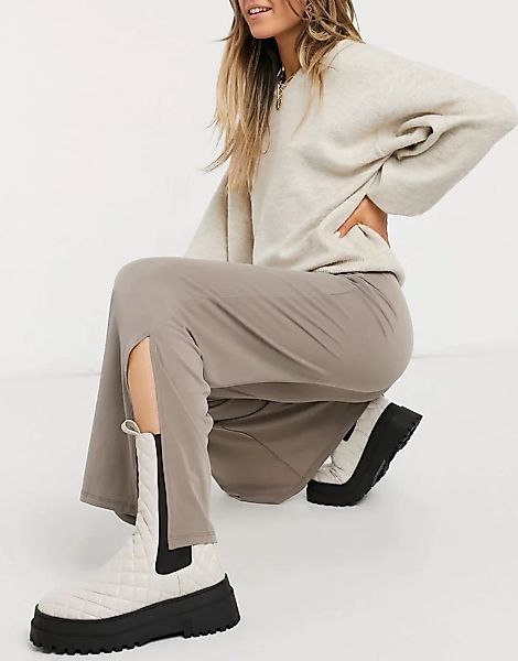 New Look – Hose mit weitem Bein mit Seitenschlitz in Hellbraun günstig online kaufen