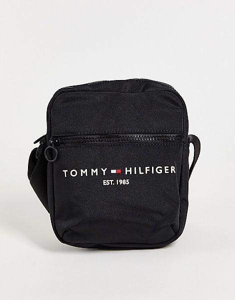 Tommy Hilfiger – Umhängetasche in Schwarz mit „EST.“-Logo günstig online kaufen