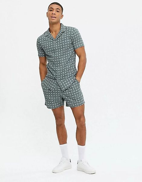New Look – Shorts zum Überziehen mit Kachelmuster in Grün, Kombiteil günstig online kaufen