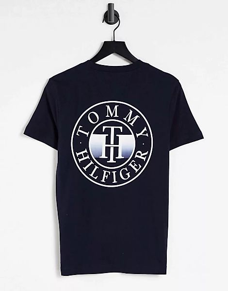 Tommy Hilfiger – Degrade – T-Shirt in Navy mit Print-Marineblau günstig online kaufen