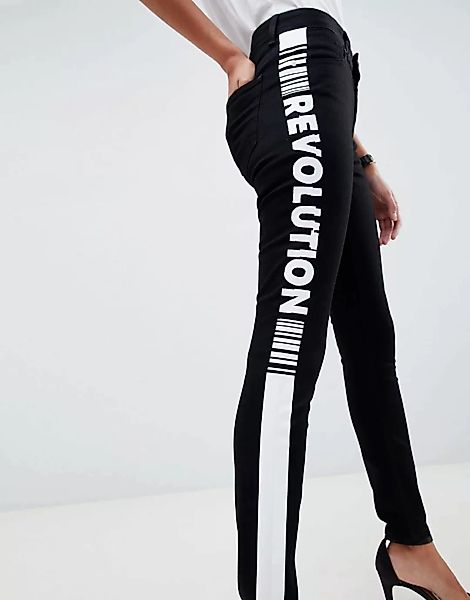 ASOS DESIGN – Lisbon – Enge Jeans mit mittelhohem Bund und „Revolution“-Auf günstig online kaufen