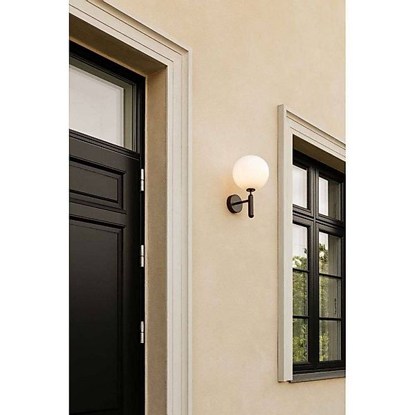Nuura Außen-Wandlampe Miira, Ø 20 cm, bronze dunkel/opal günstig online kaufen