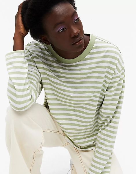 Monki – Maja – Langärmliges Shirt aus Bio-Baumwollmischung in Grün gestreif günstig online kaufen