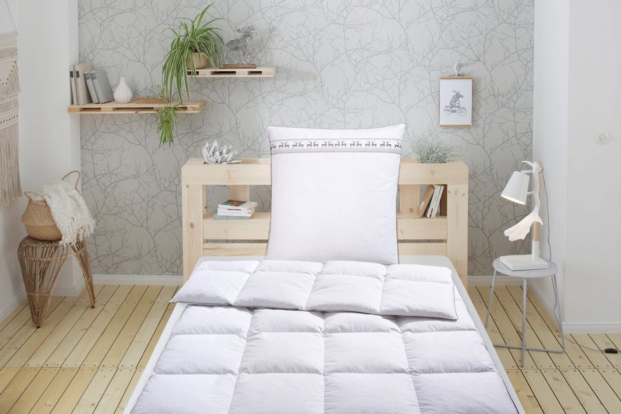 Älgdröm Federbettdecke + Kopfkissen "Forsakar, Bettdecke 135x200 cm, 155x22 günstig online kaufen