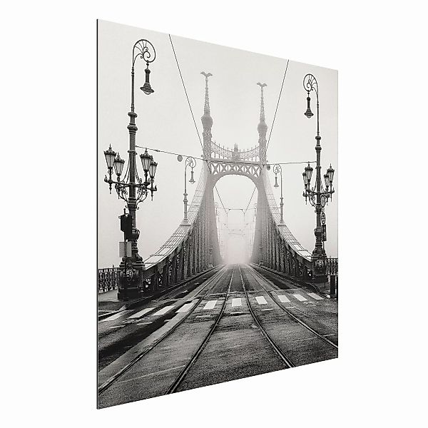 Alu-Dibond Bild Schwarz-Weiß - Quadrat Brücke in Budapest günstig online kaufen