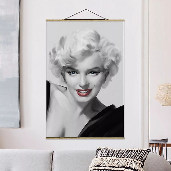 Stoffbild Kunstdruck mit Posterleisten - Hochformat Marilyn auf Sofa günstig online kaufen