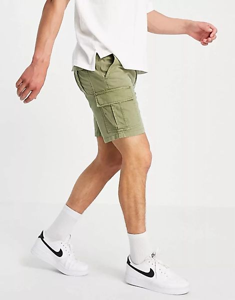 New Look – Schmal geschnittene Cargo-Shorts in Khaki-Grün günstig online kaufen