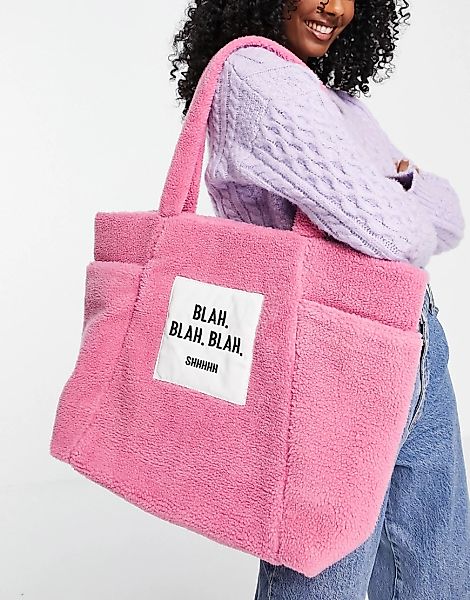 Skinnydip – Blah Blah Blah – Tragetasche aus rosa Teddyfell günstig online kaufen