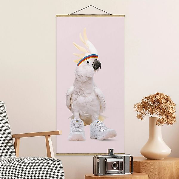 Stoffbild Tiere mit Posterleisten - Hochformat Kakadu mit Schuhen günstig online kaufen