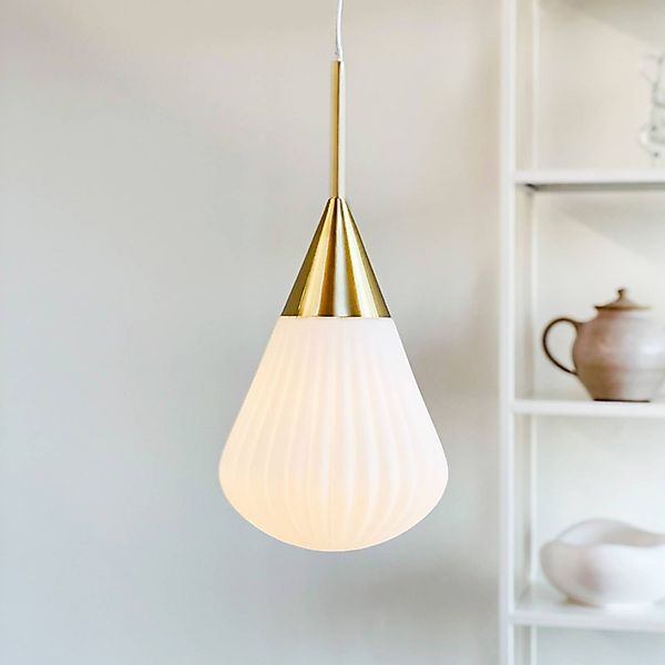Dyberg Larsen Pendellampe Ballon, Ø 21 cm weiß/messingfarben günstig online kaufen