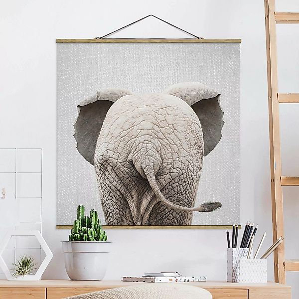 Stoffbild mit Posterleisten Baby Elefant von hinten günstig online kaufen