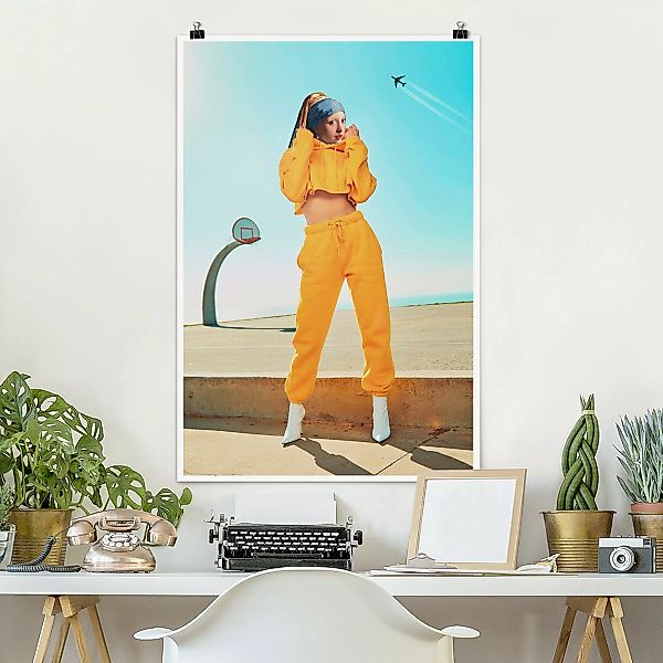 Poster - Hochformat Mädchen mit Jogginghose günstig online kaufen