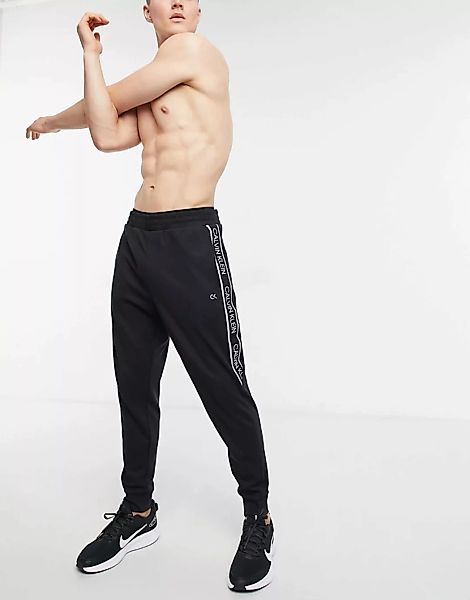 Calvin Klein Performance – Jogginghose mit Logozierband und Bündchen in Sch günstig online kaufen
