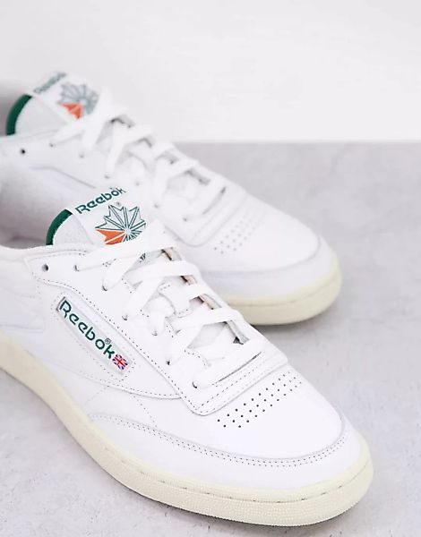 Reebok Classics – Club C – Sneaker in Weiß mit Frottee-Details günstig online kaufen