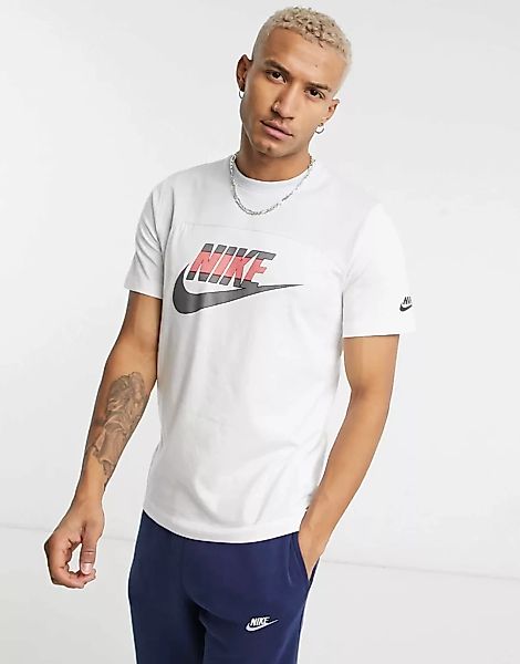 Nike – T-Shirt in Weiß günstig online kaufen