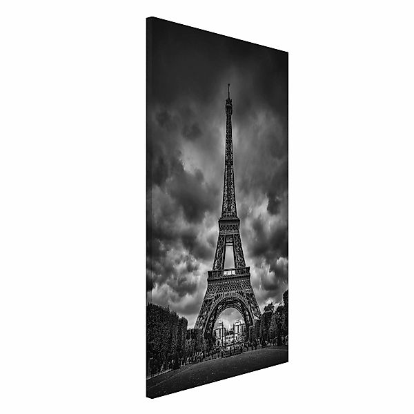 Magnettafel - Hochformat 3:4 Eiffelturm vor Wolken schwarz-weiß günstig online kaufen