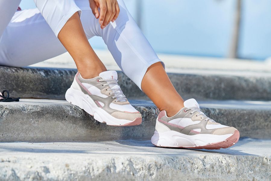LASCANA Sneaker mit ultraleichter Chunky-Sohle, Schnürhalbschuh, günstig online kaufen