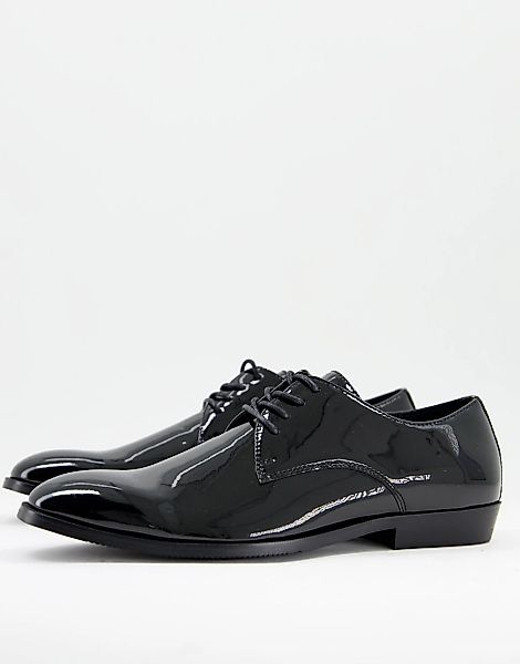 ASOS DESIGN – Derby-Schuhe aus Kunstleder in Schwarz lackiert mit abgeschrä günstig online kaufen