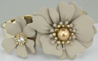 LUISIA® Armreif Armspange "Nelia" mit Blumen günstig online kaufen