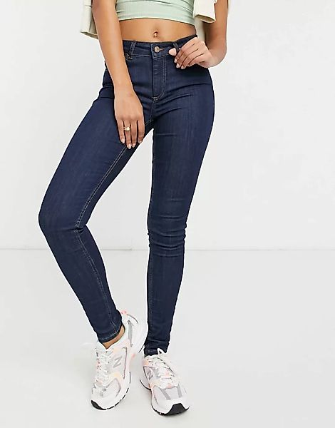 Pieces – Delly – Enge Jeans mit mittlerer Waschung in Indigo-Blau günstig online kaufen