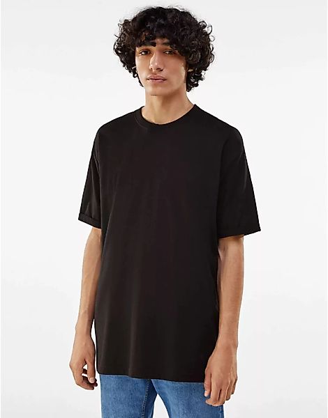 Bershka – Lang geschnittenes T-Shirt in Schwarz günstig online kaufen