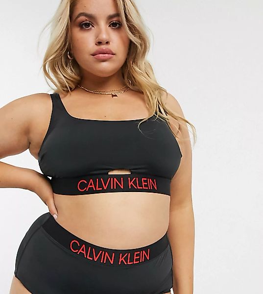 Calvin Klein Plus – Schwarzes Bikinioberteil mit Cutout und Logo günstig online kaufen