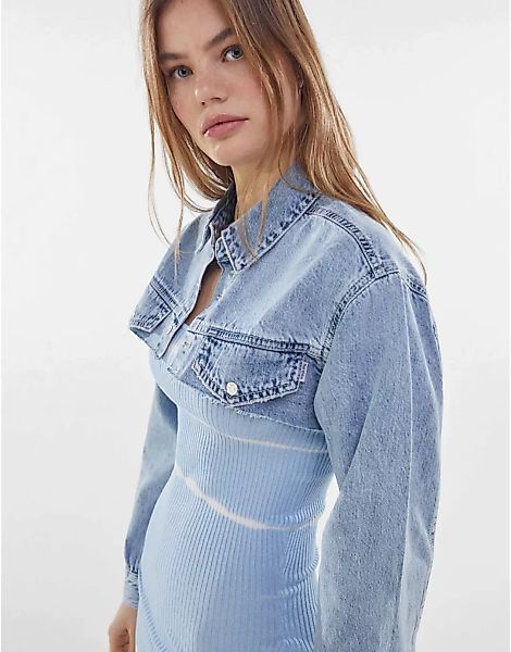Bershka – Besonders kurz geschnittene Jeansjacke in Blau günstig online kaufen