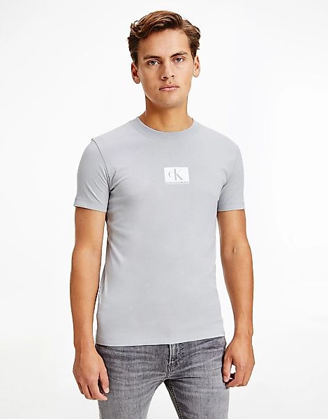 Calvin Klein Jeans – T-Shirt mit kleiner Logobox auf der Brust in Grau günstig online kaufen
