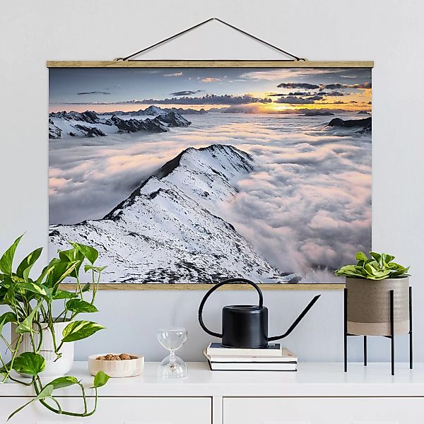 Stoffbild Berge mit Posterleisten - Querformat Blick über Wolken und Berge günstig online kaufen