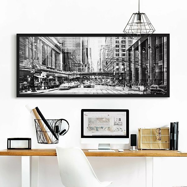 Bild mit Rahmen Architektur & Skyline - Panorama NYC Urban schwarz-weiß günstig online kaufen