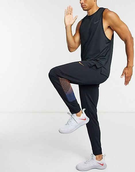 Nike Training – Dry – Schmale Jogginghose in Schwarz günstig online kaufen
