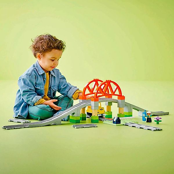LEGO® Eisenbahnbrücke und Schienen – Erweiterungsset günstig online kaufen