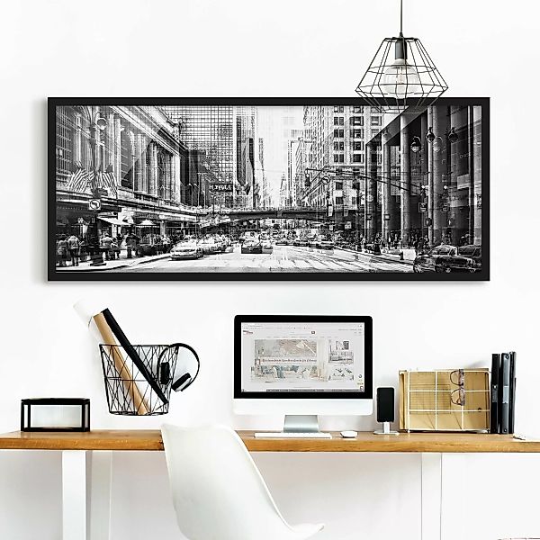 Bild mit Rahmen - Panorama NYC Urban schwarz-weiß günstig online kaufen