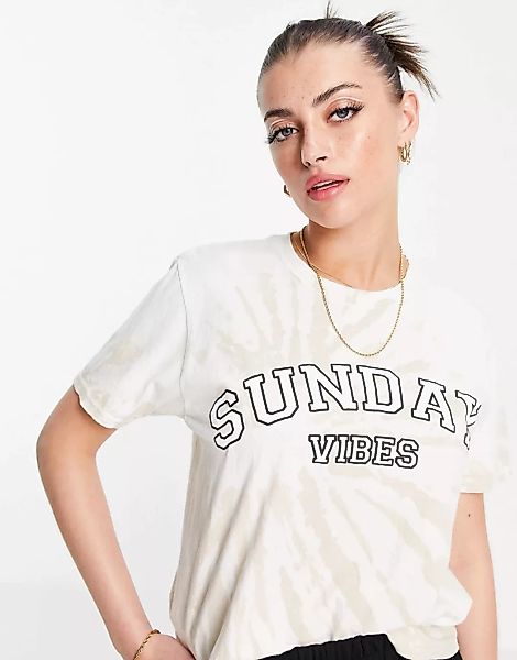 River Island – Sunday Vibes – Boyfriend-T-Shirt in Beige mit Batikmuster un günstig online kaufen