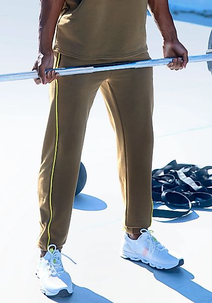 Le Jogger Performance Sporthose mit praktischen Reißverschlusstaschen und K günstig online kaufen
