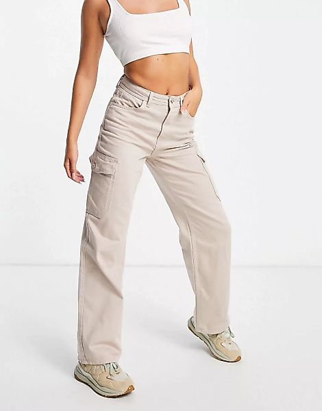 New Look – Jeans mit Cargo-Tasche in der Farbe Stein-Neutral günstig online kaufen