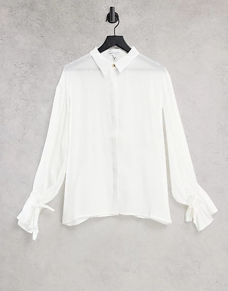 Pretty Lavish – Demi – Bluse mit Bindeband an den Ärmeln in Weiß günstig online kaufen