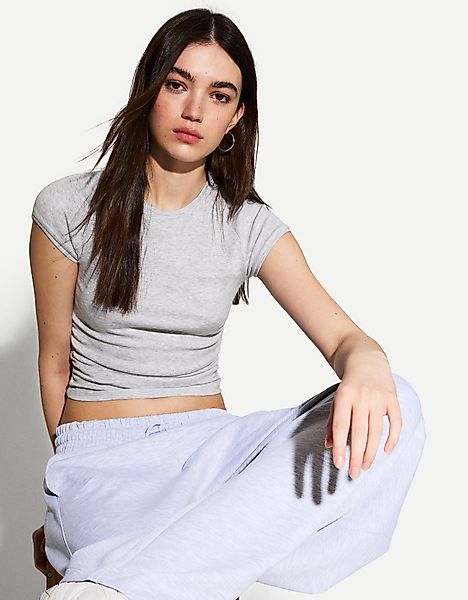 Bershka T-Shirt Mit Kurzen Ärmeln Und Seitlicher Raffung Damen L Grau günstig online kaufen