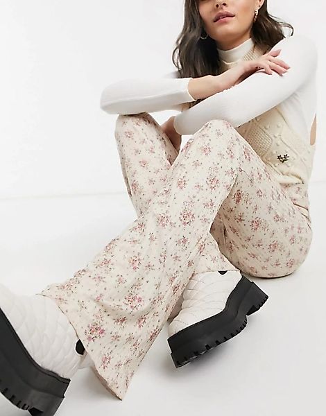 New Girl Order – Ausgestellte Leggings mit hoher Taille und geblümten Rippc günstig online kaufen