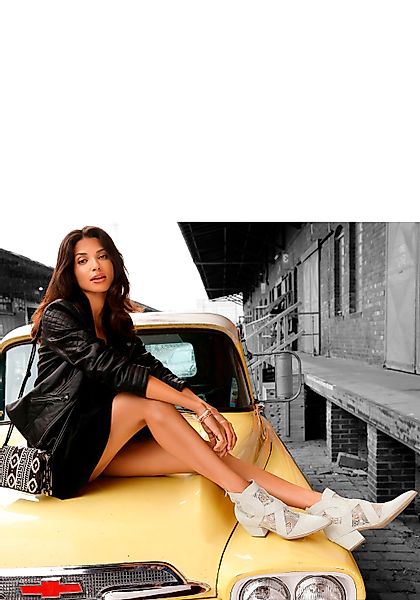 LASCANA Stiefelette, mit Spitze & bequemen Blockabsatz, Cowboy Boots, Weste günstig online kaufen