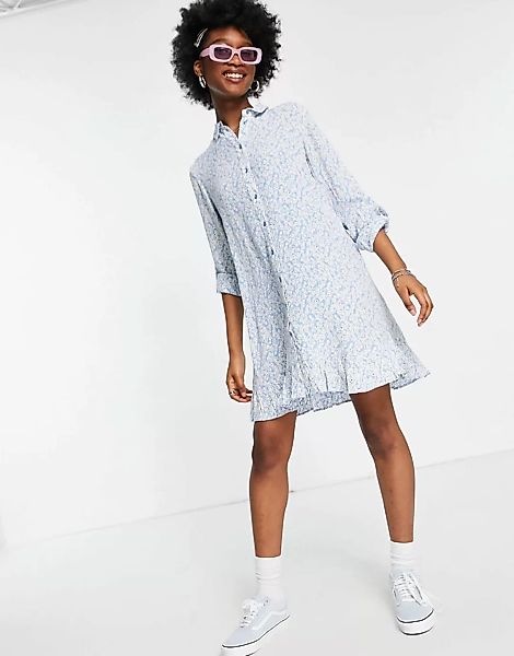 Pieces – Blaues Hemdkleid mit gerüschtem Saum und Blümchenmuster-Mehrfarbig günstig online kaufen