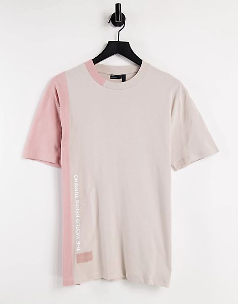 ASOS – Unrvlld Spply – Lockeres T-Shirt mit Patchwork-Design und Logoaufnäh günstig online kaufen