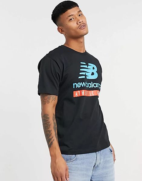 New Balance – T-Shirt in Schwarz mit großem Logoetikett günstig online kaufen
