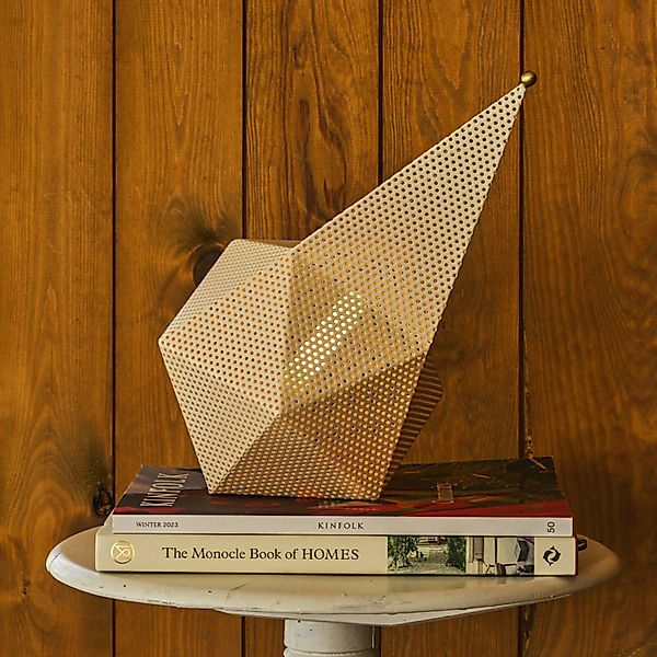 Gubi Akku-Tischleuchte Bagdad, weiß, Höhe 36 cm, Metall günstig online kaufen
