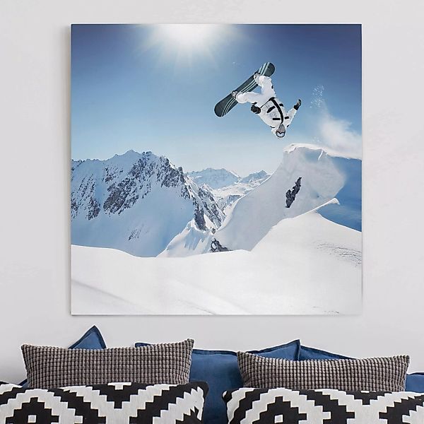 Leinwandbild - Quadrat Fliegender Snowboarder günstig online kaufen