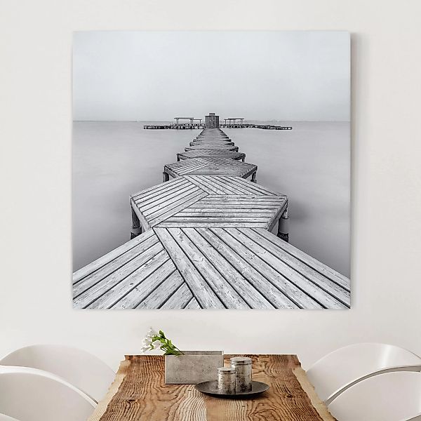 Leinwandbild Schwarz-Weiß - Quadrat Hölzerner Pier und Schwarz-weiß günstig online kaufen