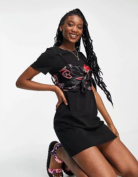 Urban Revivo – T-Shirt-Minikleid in Schwarz günstig online kaufen