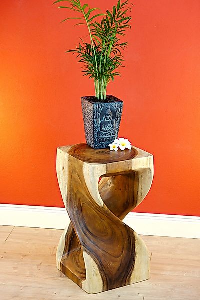 Kinaree Beistelltisch Suar Holz Beistelltisch TWIST, günstig online kaufen