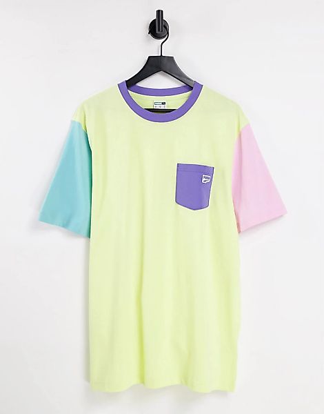 Puma – Downtown – T-Shirt in Gelb-bunt mit Tasche günstig online kaufen