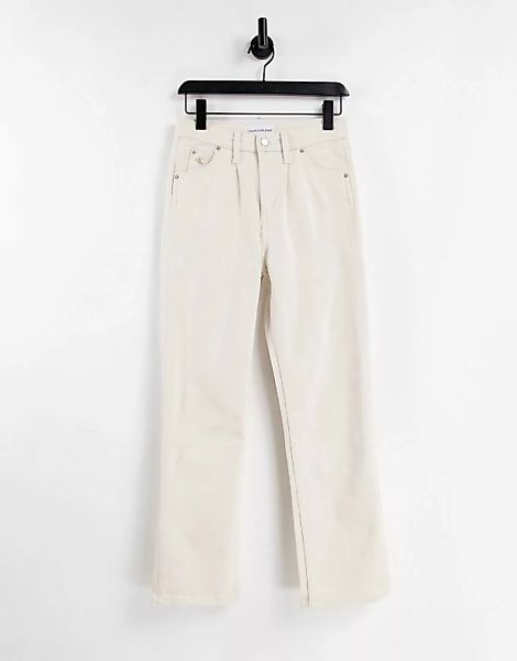 Calvin Klein Jeans – Jeans mit hohem Bund und geradem Schnitt in Ecru-Neutr günstig online kaufen